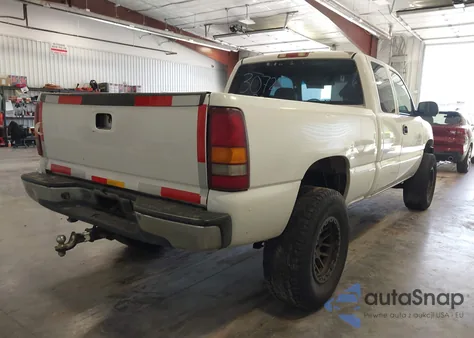 2002 Chevrolet Silverado 1500 from USA, damaged, VIN 2GCEC19VX21203759